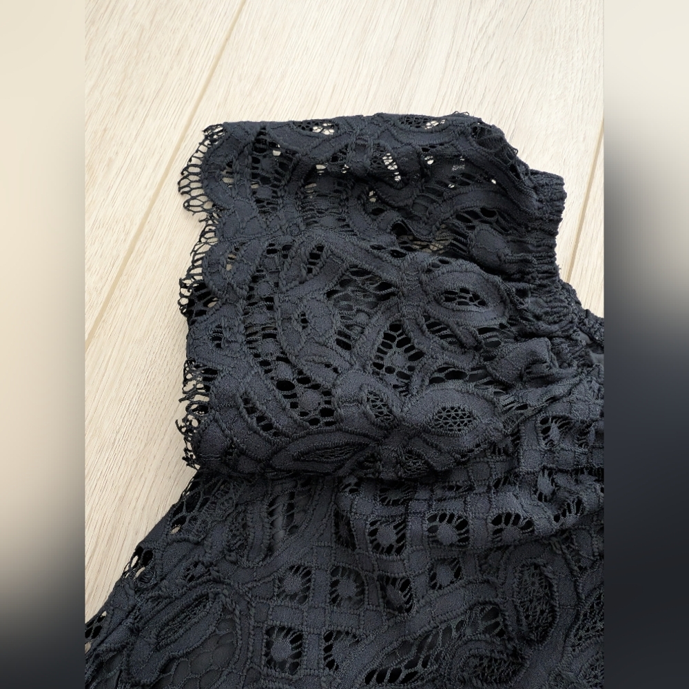 Express black off-the-shoulder lace crop top - Picture 5 of 7